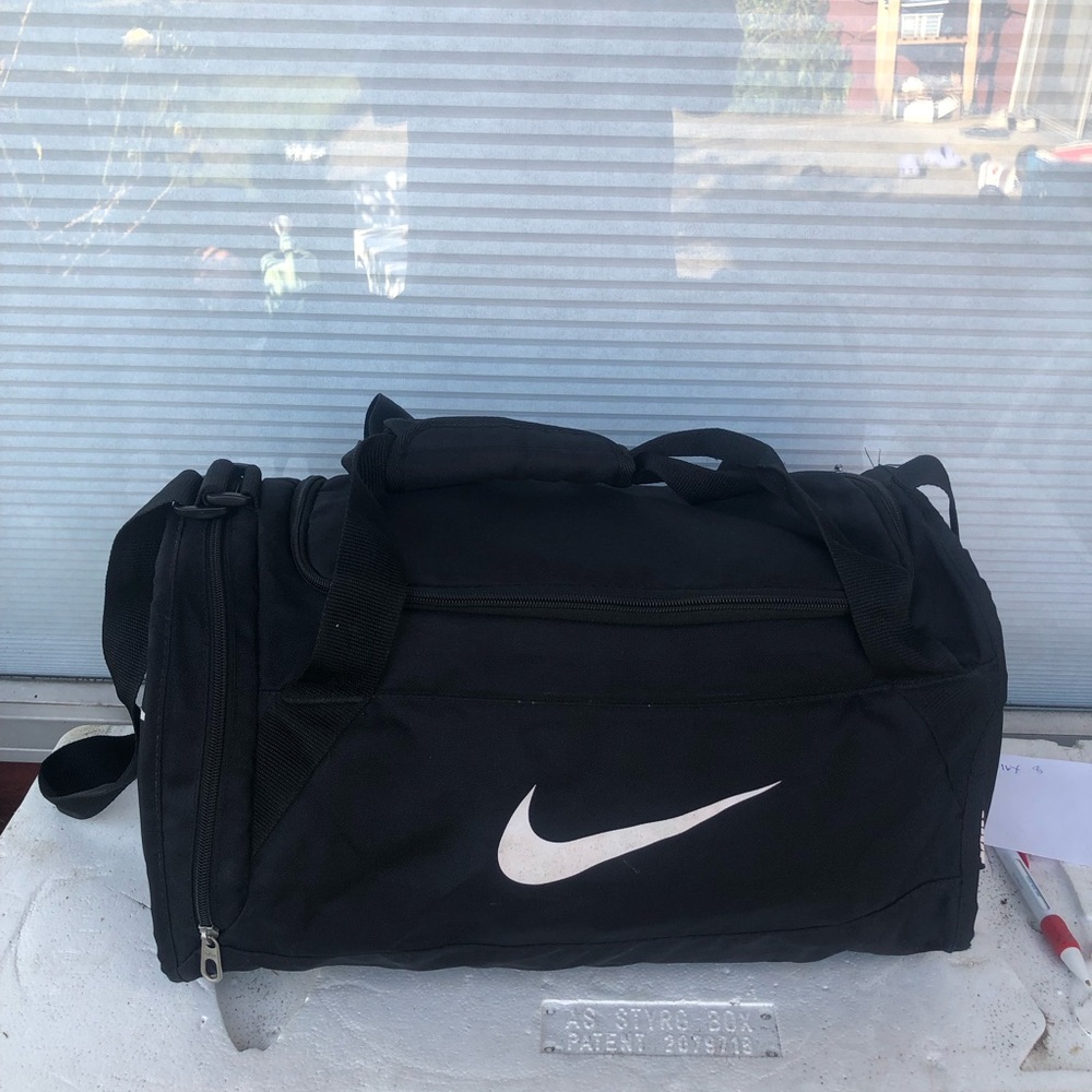 Nike Sports Duffle Bag Medium Black With White Swoosh Model